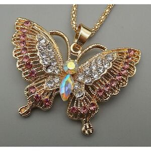 🦋 Betsey Johnson sparkling crystal butterfly pendant necklace 🦋
